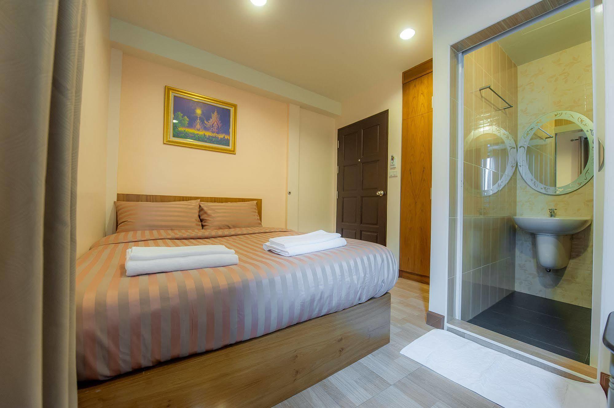Full House Hotel Banguecoque Exterior foto