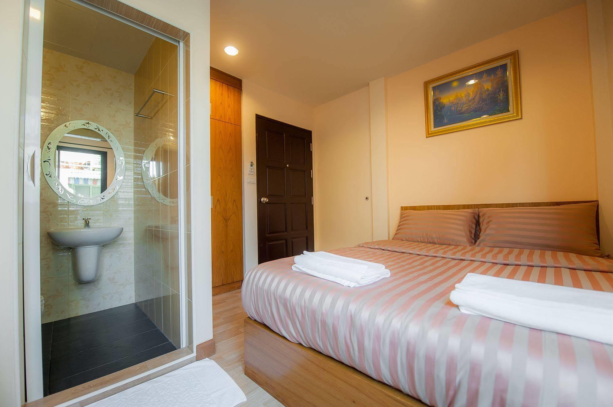 Full House Hotel Banguecoque Exterior foto